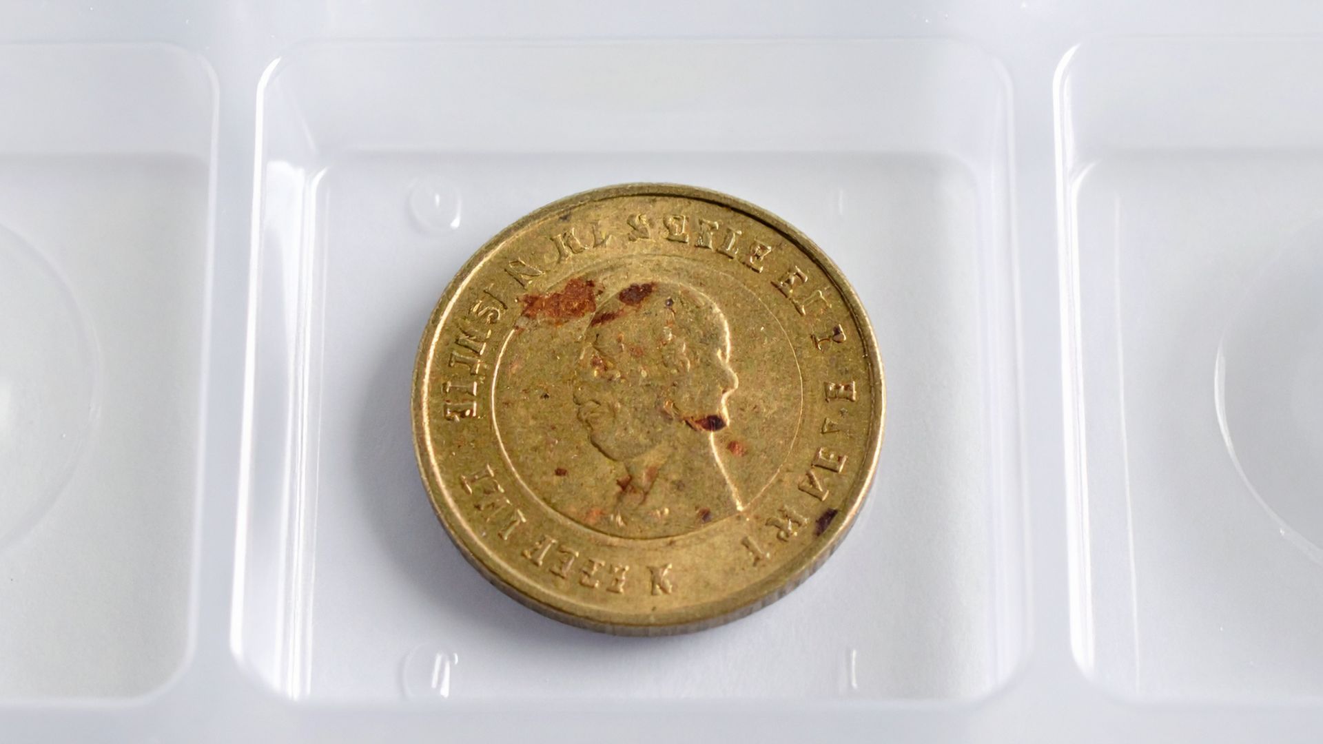 Lo que no se debe hacer al guardar monedas